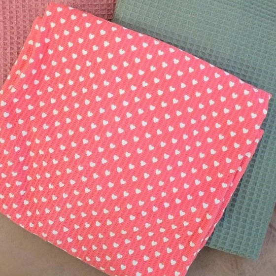 Κουβερτάκι πικέ  με καρδιές